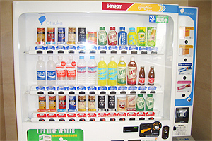 災害時に備え自動販売機を“備蓄倉庫”に 災害時に備え自動販売機を“備蓄倉庫”に