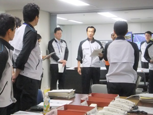 今年８月３０日に実施した防災訓練社内での災害対策本部設置訓練）の様子