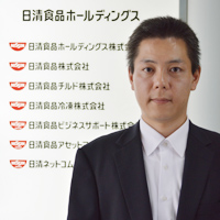 L「百福士プロジェクト」を担当する日清食品ホールディングス株式会社広報部CSR推進室係長の和田亮輔さん