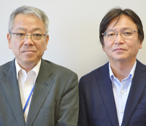 『揺れモニ』のプロジェクトを担う都市建築設計部・構造エンジニアリング部門長の横田和伸さん(右)と、グリーンITビルプロジェクト本部・プロジェクト推進担当課長の栗田聖也さん(左)