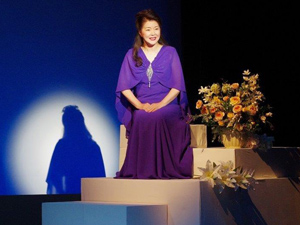 自分で取材し物語にした「エルトゥール号」をトルコで語る平野啓子さん 自分で取材し物語にした「エルトゥール号」をトルコで語る平野啓子さん