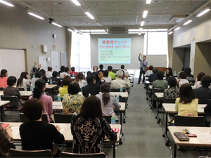 予防医療について講演する金城氏 予防医療について講演する金城氏