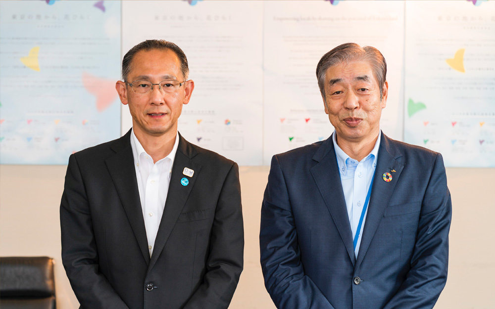 城田恆良代表理事会長右)と山田則人部長