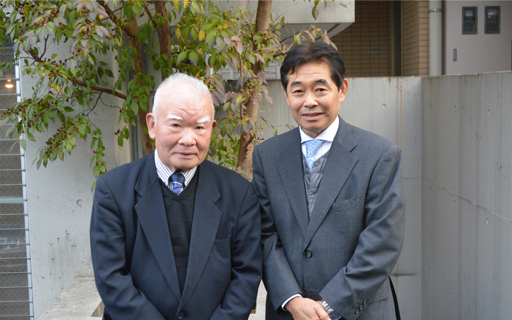 コーキの小林代表(左)と、事業をサポートする岩成中小企業診断士(右)