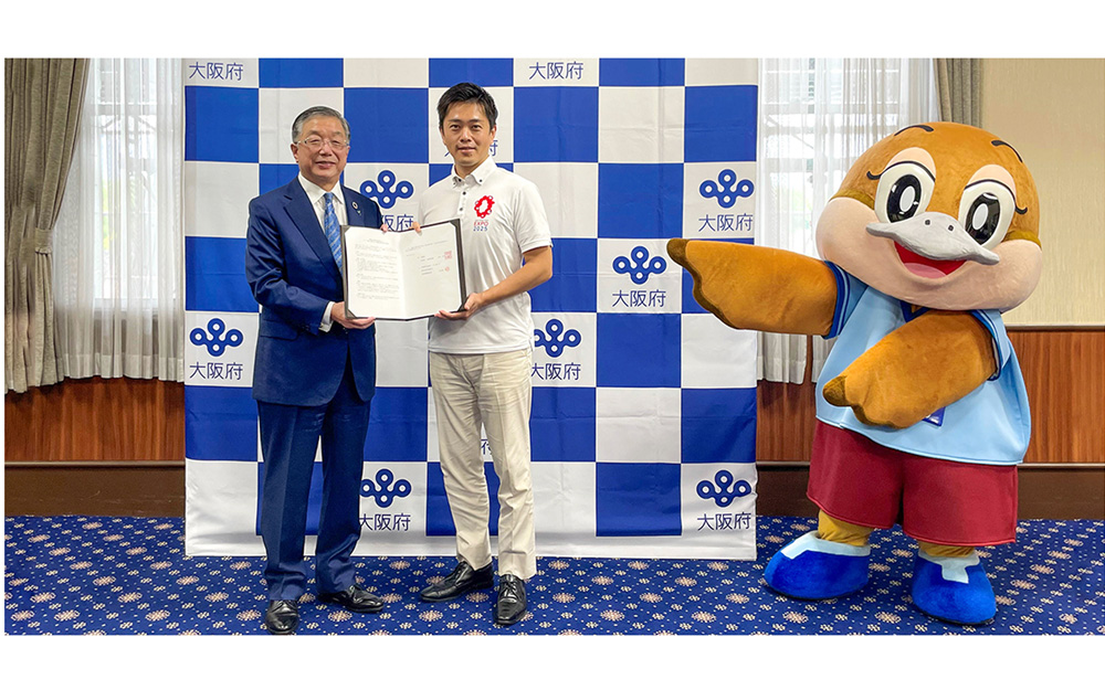 スマート福祉の実現に向けた業務改善
大阪府知事、吉村洋文氏右）と内田洋行代表取締役社長、大久保昇氏左）